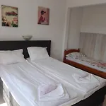 דירה Red House *
