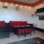 דירה Red House