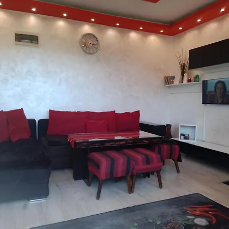 Апартаменти Red House