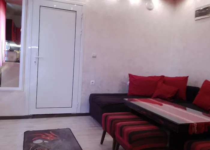 Red House * וליקו טורנובו